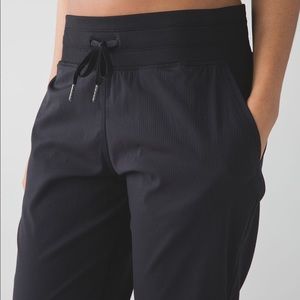 Lululemon studio crops!